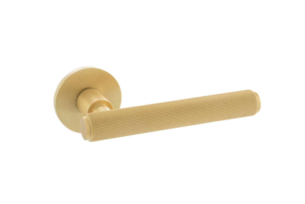 Millhouse Brass Stephenson Knurled Lever Door Handle on 5mm Slimline Round Rose - Satin Brass