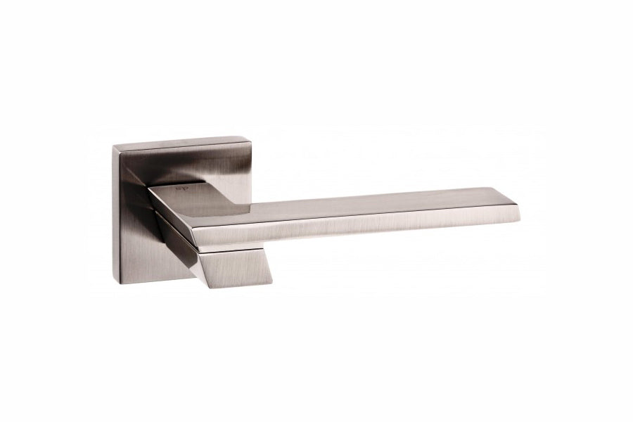 Senza Pari Giovanni Lever Door Handle on Flush Square Rose - Satin Nickel